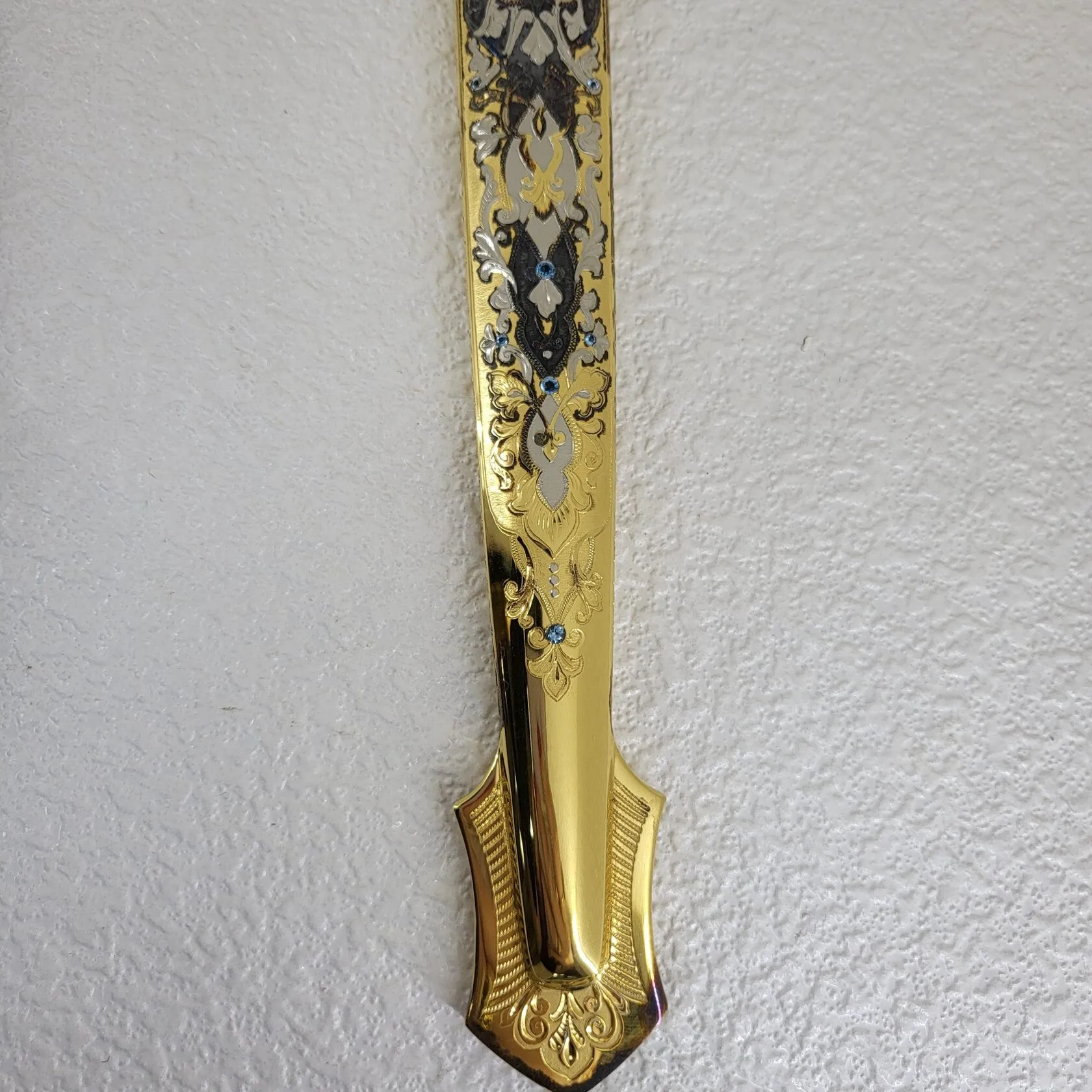 Дага Скорпион с камнями